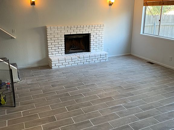 4th image of 207 Meadow Ln APT A