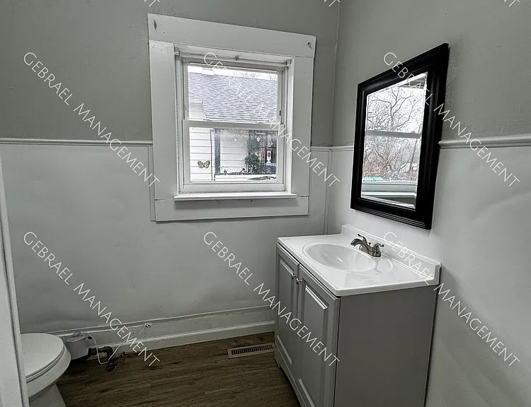 1344 Gage St — Photo 7