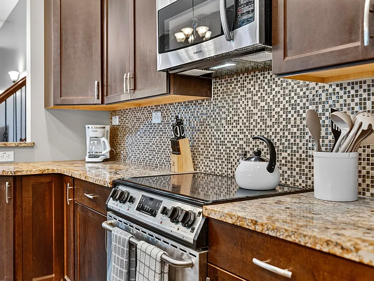 630 Lamplight Ln — Photo 22