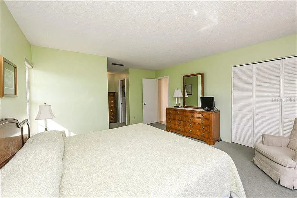 7880 Palm Aire Ln — Photo 3