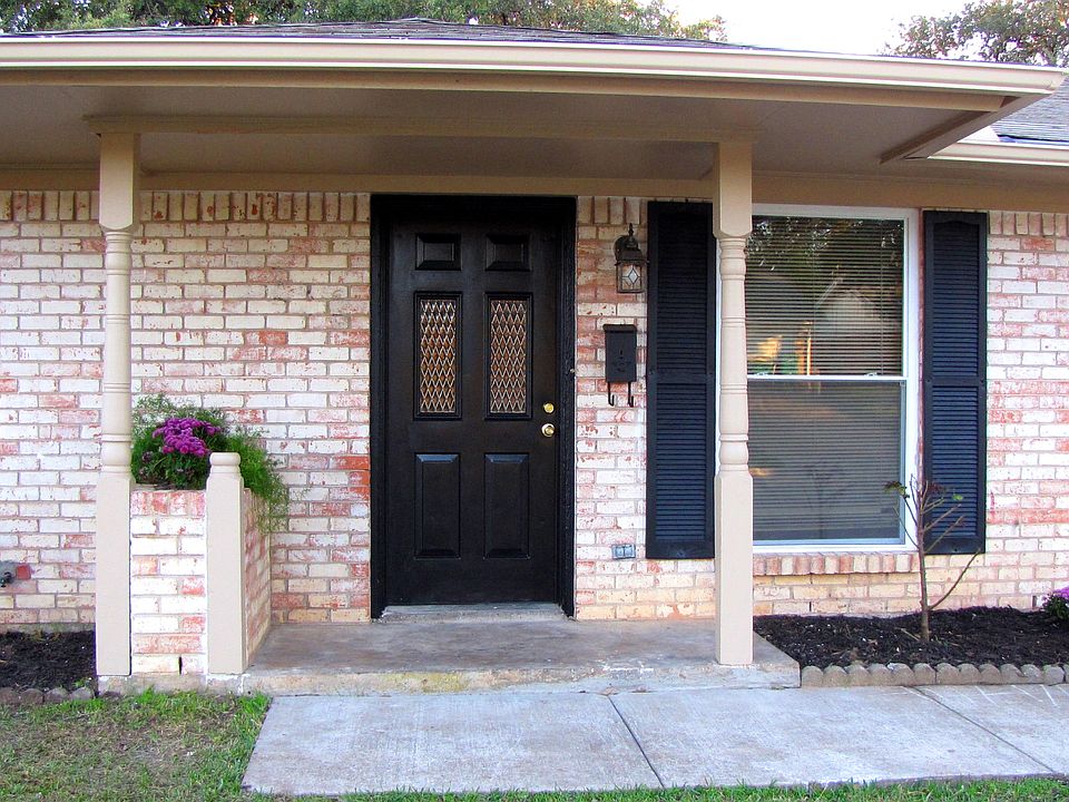 1st image of 236 Oakwood Ln