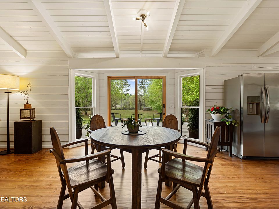 22nd image of 284 Savannah Shores Dr