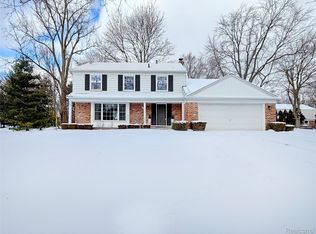 20040 Old Coach Rd, Beverly Hills, MI 48025