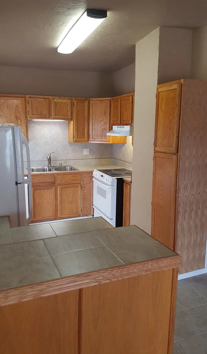 2 bed, 800 sqft, $950 — Photo 1
