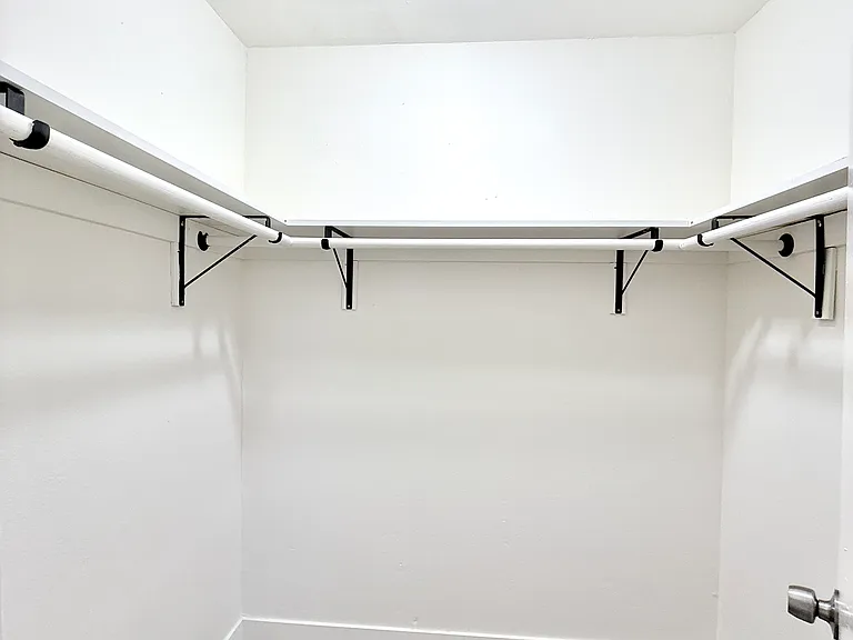 12521 Saticoy St #7 — Photo 17