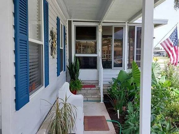 5th image of 42 Lake Pointe Dr