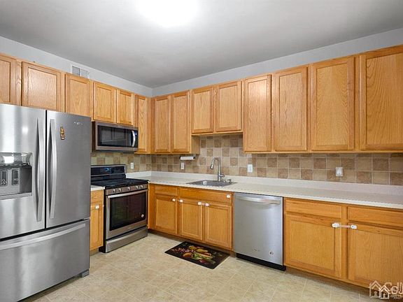 3rd image of 261 Pinelli Dr