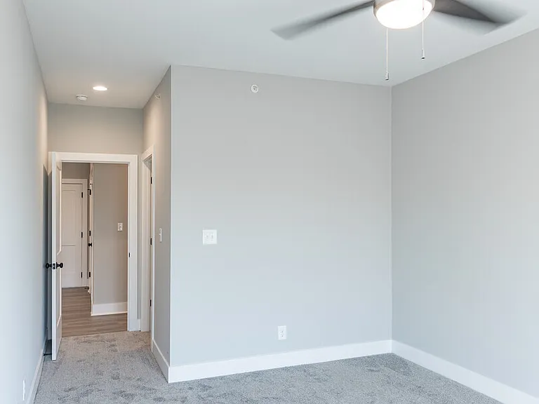 1114 Rosedale Ln — Photo 6