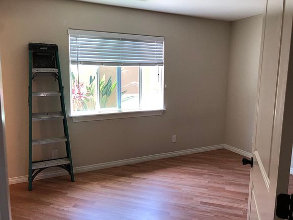 5th image of 121 Carlton Ave #121