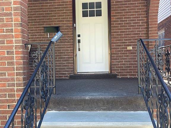 2nd image of 1677 Victoria Ave