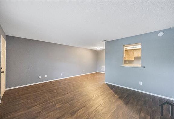 3rd image of 1132 Auburn St APT 203