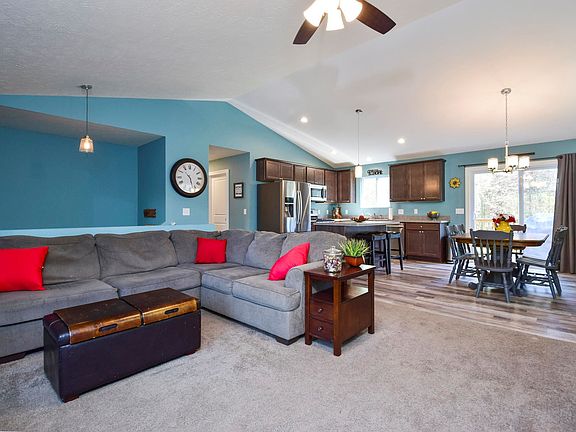 3rd image of 13836 Windemere Dr NW