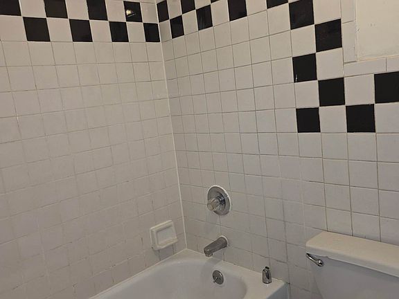 2nd image of 2179 3rd Ave APT 4B
