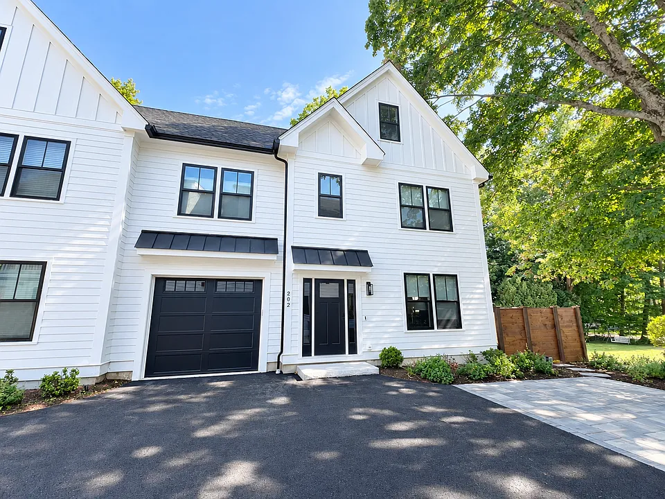 10 Webber Ave #202