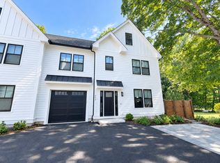10 Webber Ave #202, Bedford, MA 01730