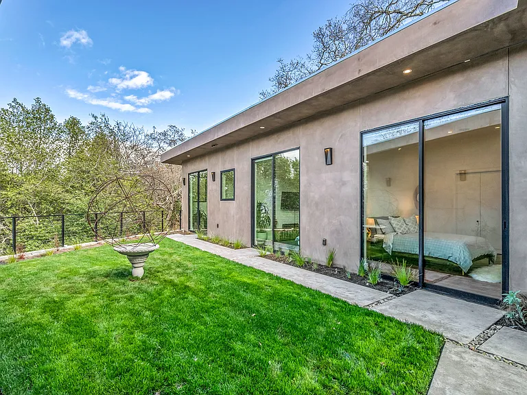 6568 Sonoma Mountain Rd — Photo 34