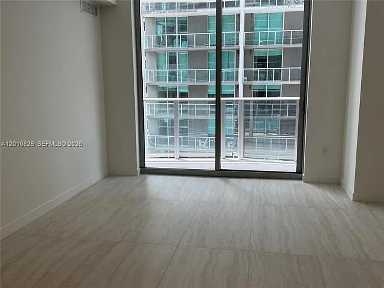 77 SE 5th 2010 Miami #2010 — Photo 7