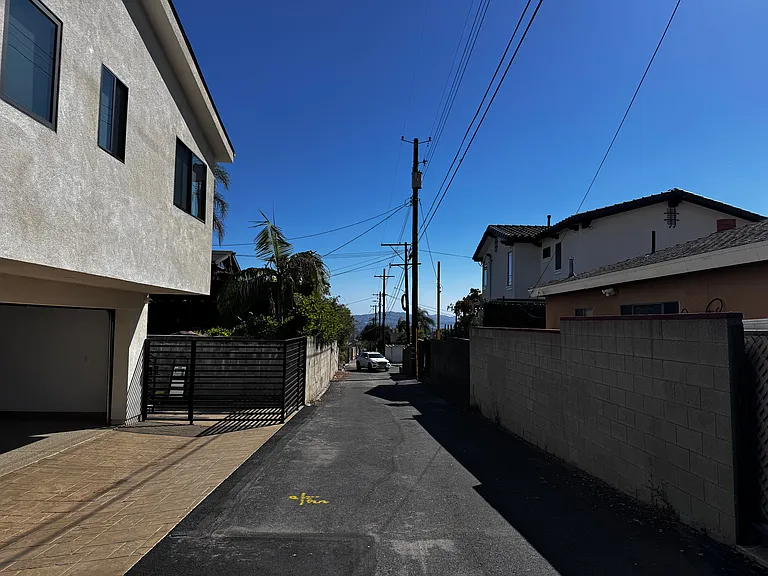 913 E Verdugo Ave — Photo 21