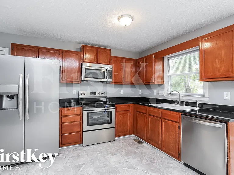 4905 Chimney Springs Dr — Photo 7