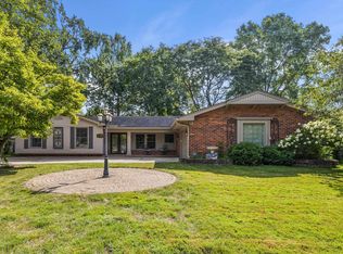 25330 Wykeshire Rd, Farmington Hills, MI 48336
