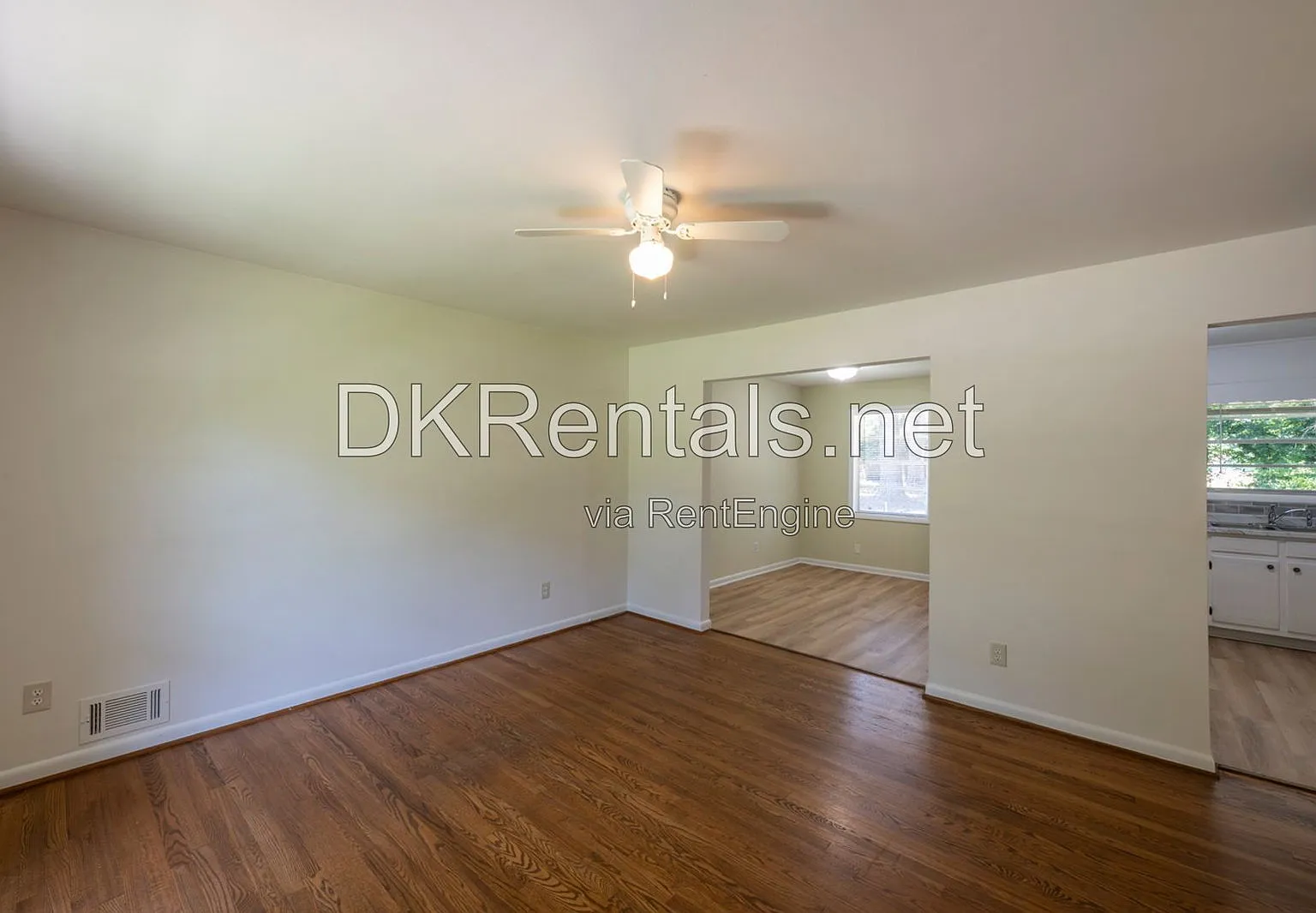 3 bed, 1.5 bath, 1040 sqft, $2,095 — Photo 4