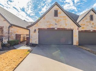 716 N Avalon Ct, Granbury, TX 76048
