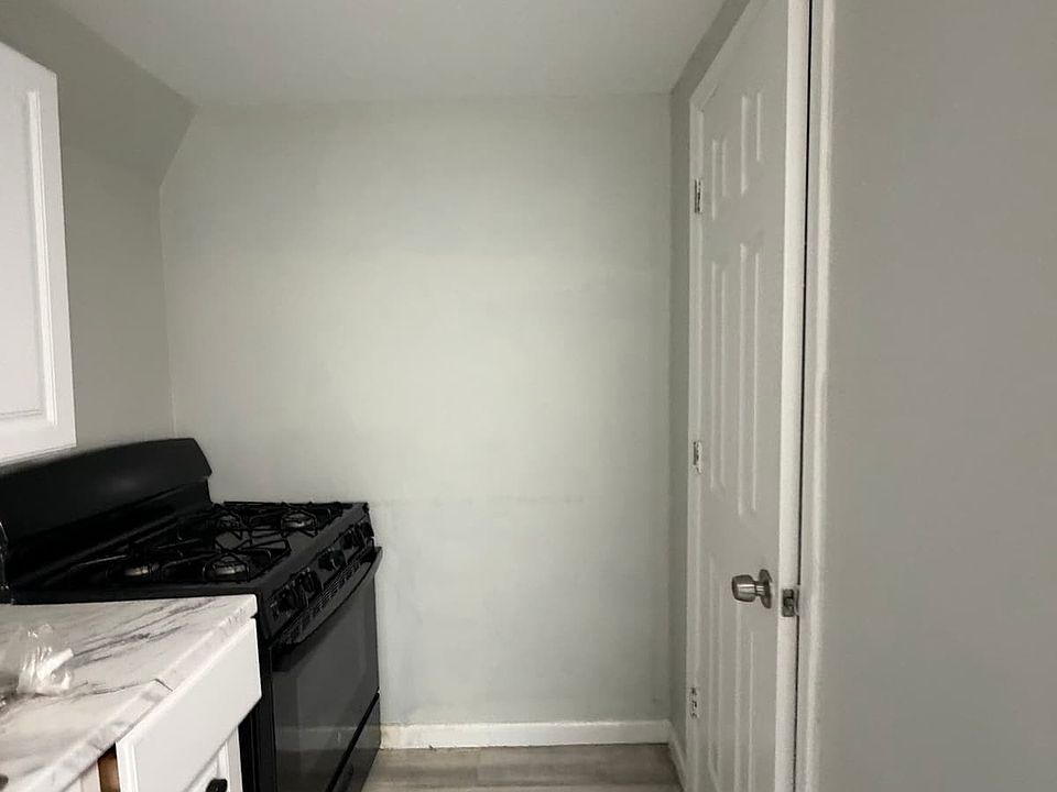 2nd image of 794 S 15th St Floor 2