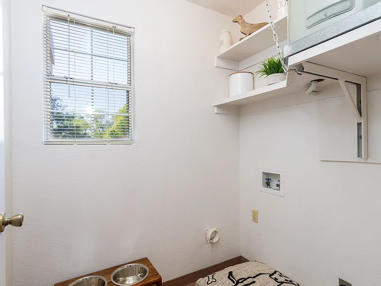 Shadow Ridge Apts. — Photo 10