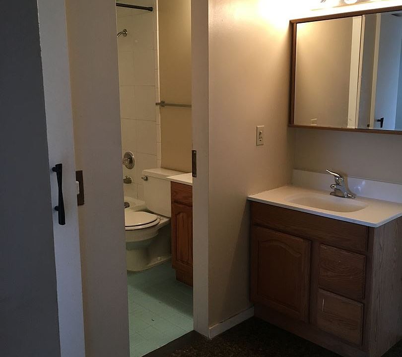 2nd image of 1409 F St APT 12