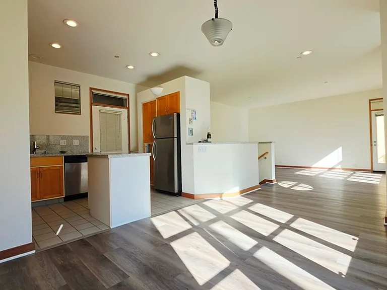 1059 Union St — Photo 18
