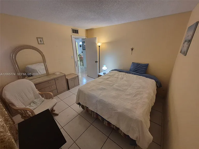415 NE 2nd St #202 — Photo 7