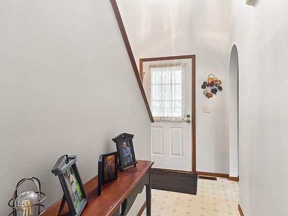 3rd image of 16 W Fieldstone