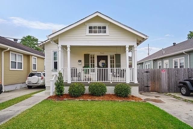 1st image of 741 Hidalgo St