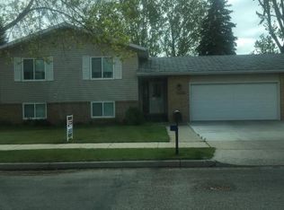 2214 7th Ave E, Williston, ND 58801