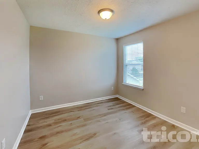 1107 Selous Dr — Photo 11