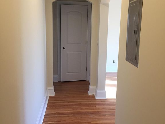 5th image of 145 Chatsworth St S APT 101