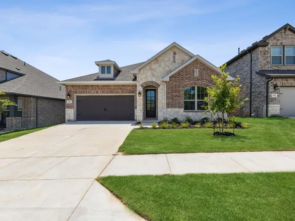 8620 Spindletop Dr, Fort Worth, TX 76120