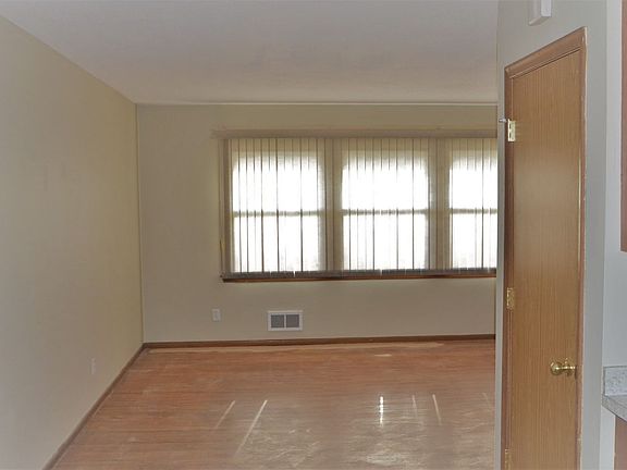 2nd image of 4809 Dillon St