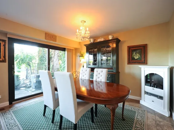 1925 Mission Hills Ln #5-C, Northbrook, IL 60062