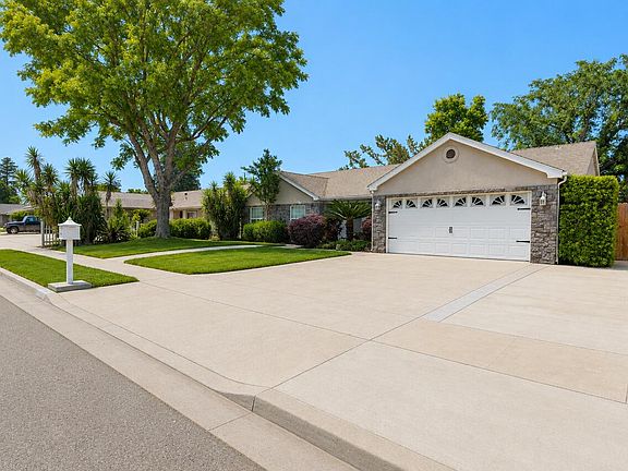 4th image of 1363 E Carmelo Avenue
