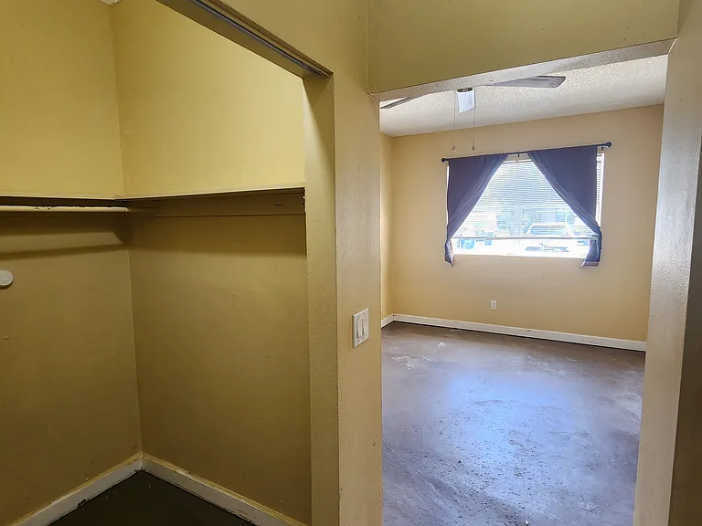 1324 Parkwood St — Photo 7