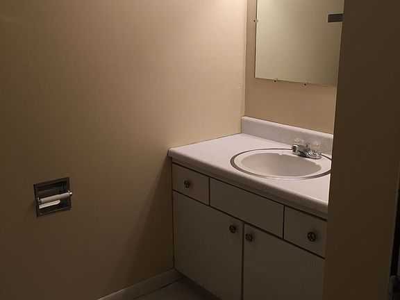 5th image of 1901 Davis Dr