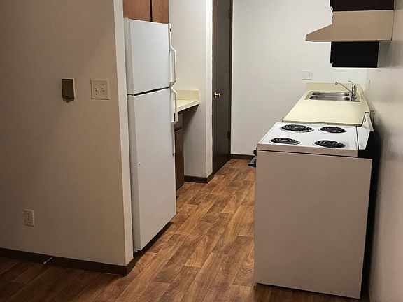 2nd image of 3109 Heritage Dr APT 8