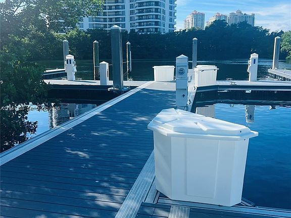 4th image of 3575 Mystic Pointe Dr #45