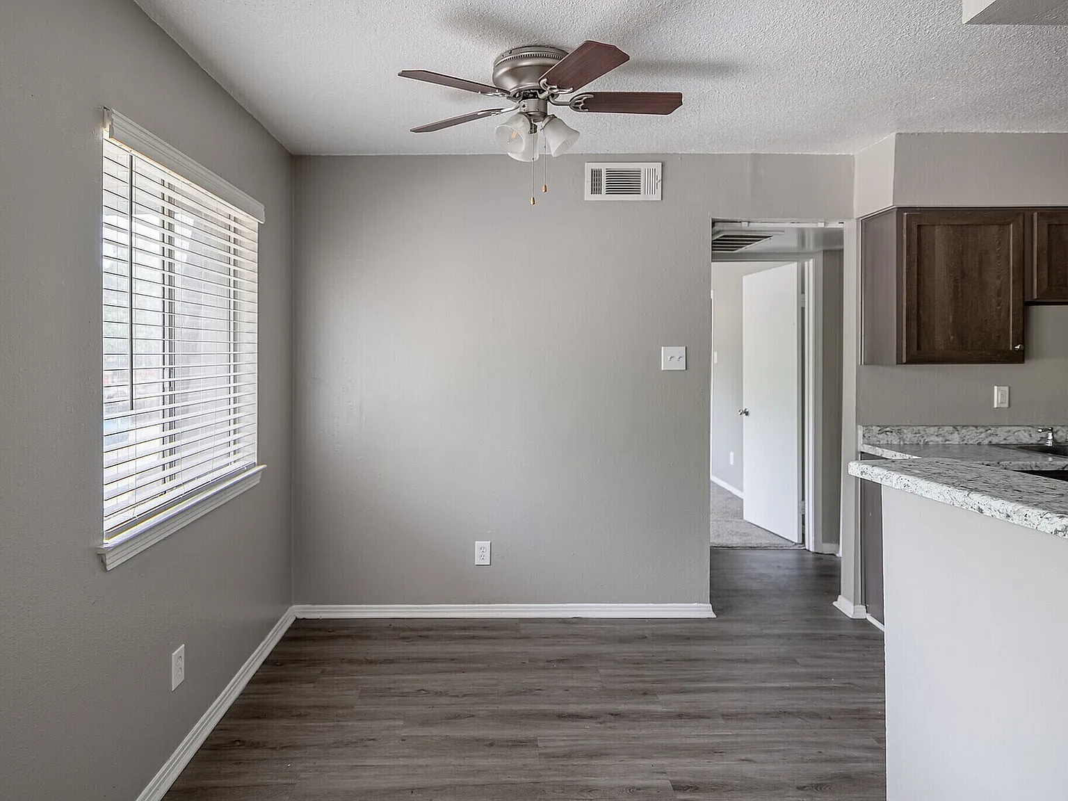 De Soto Park Apartments — Photo 2