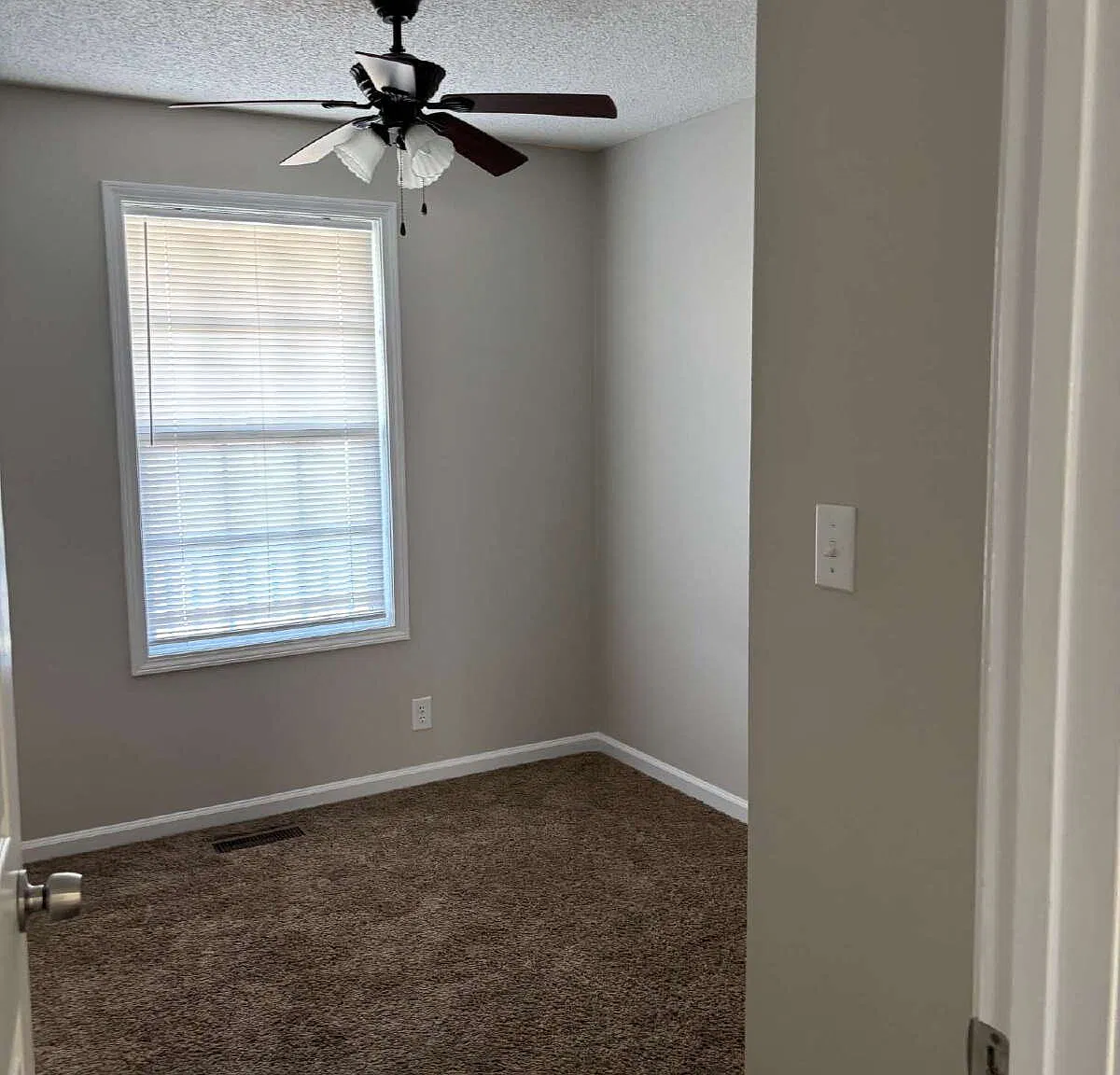 3 bed, 1.5 bath, 945 sqft, $1,195 — Photo 4