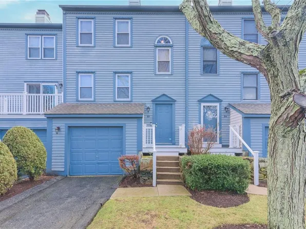 1 Willow Glen Cir APT 95, Warwick, RI 02889