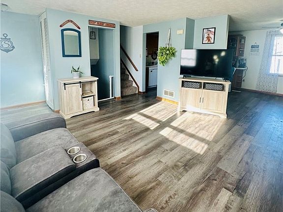 2nd image of 818 Barkins Ave
