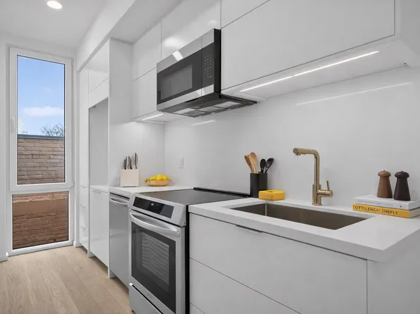 1945 Burnett Way, Sacramento, CA 95818