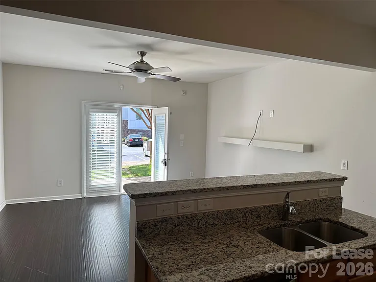 164 Parkwood Ave — Photo 3